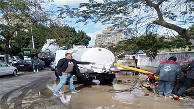 نائب المحافظ:البنك الاهلى المصرى يتبرع بسيارة شفاط للمياه 