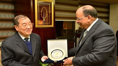 وزير التنمية المحلية يستقبل سفير الصين بالقاهرة