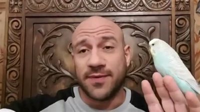 شاهد.. أحمد مكي يفاجئ جمهوره بـ