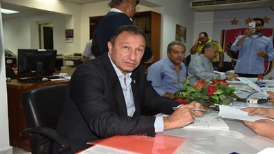 أول رد فعل من رئيس الأهلي بعد إصابة محمد محمود بالرباط الصليبي