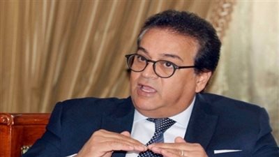 وزير التعليم العالى يستعرض تقريرًا حول اجتماعات 