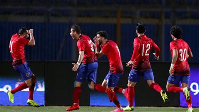 نجم الأهلي يخطط للرحيل.. من يكون؟