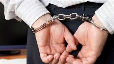 عاطل ينتحل صفة ضابط وينهي مصالح حكومية