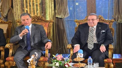 وزير النقل: بصحى مع اول عطشجى وانام مع اخر قطار 