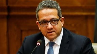 برفقة وزير الآثار.. 