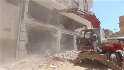 إزالة برج سكني مكون من 13 طابق بالغربية
