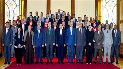 تفاصيل لقاء الرئيس السيسي مع محافظ الوادي الجديد والقيادات التنفيذية والشعبية بالمحافظة