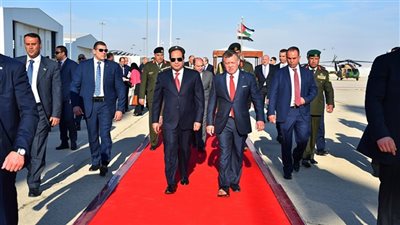 الرئيس السيسي يصل العاصمة الأردنية عمان ويعقد جلسة مباحثات ثنائية