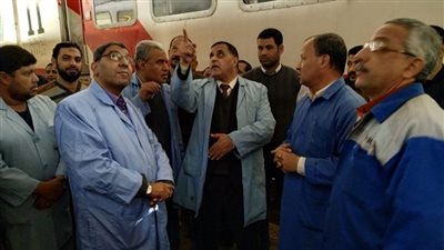 رئيس هيئة السكة الحديد يتفقد ورش فرز القاهرة لمتابعة أعمال الصيانة