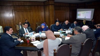 محافظ القليوبية يجتمع مع نواب شبرا الخيمة لمتابعة منظومة النظافة