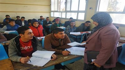 وكيل تعليم السويس تتابع تجهيزات امتحانات الاعدادية والنقل الثانوي