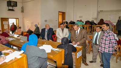 رئيس جامعة السويس خلال زيارته لكلية التربية: لم يتم رصد اى معوقات فى اللجان