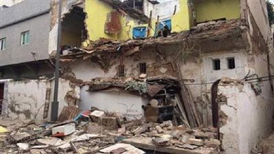 سقوط أجزاء من عقار بسبب شدة الرياح فى الإسكندرية