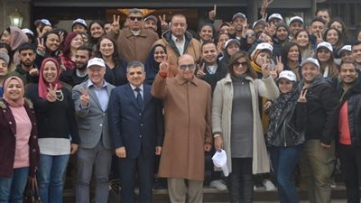 وزيرة الهجرة والسفير الأسترالي يزوران قناة السويس مع مجموعة من أبناء المصريين المقيمين بأستراليا 