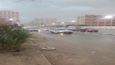 عواصف ترابية تضرب السويس وتحول النهار الى ظلام   