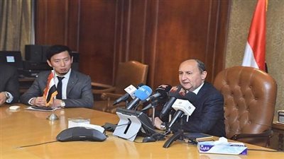 وزير التجارة والصناعة يعلن بدء انشاء أكبر مدينة لصناعة المنسوجات والملابس 