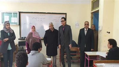 نائب المحافظ يتابع امتحانات اتمام المرحلة الاساسية 