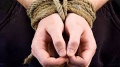 لارتباطها بقصة حب بعامل مكتبة.. طالبة تهرب من اسرتها وتزعم اختطافها 