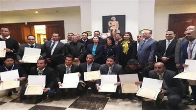 وزيرتا البيئة والسياحة تكرمان اول دفعة من المرشدين السياحيين 