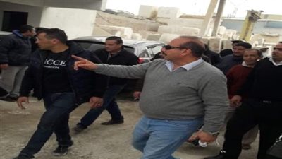 نائب المحافظ: غلــق وتشميع المعارض المخالفة بشق الثعبان