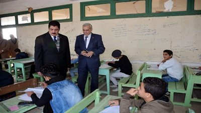 مرزوق وعجلان يتفقدان سير إمتحانات الشهادة الإعدادية بمدارس بنها