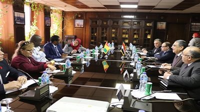 وزير الكهرباء يستقبل وزير الدولة لشئون الرئاسة ووزير  الطاقة والمياه بغينيا