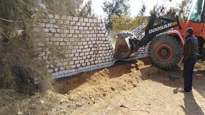 تنفيذ 12 قراراً لإزالة تعديات علي أراضى زراعية بقري شباب الخريجين بالسويس