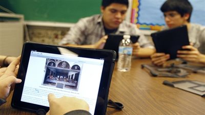 متحدث الوزراء: رئيس الوزراء ناقش مع رئيس شركة أبل سبل دعم التابلت الخاص بوزارة التعليم 