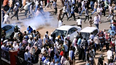 الشرطة السودانية تطلق الغاز المسيل للدموع على تجمع احتجاجي لمهندسين
