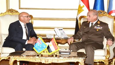 الفريق أول / محمد زكى يلتقى وزير الدفاع النيوزيلندى 