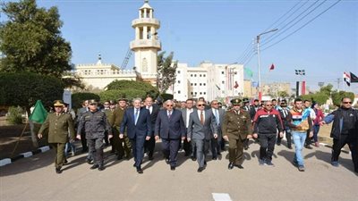 بالصور.. محافظ الدقهلية يطلق إشارة البدء لماراثون الشباب احتفالا بعيد الشرطة