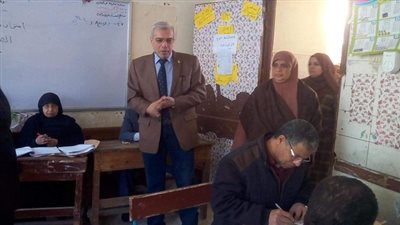 مدير تعليم القليوبية يتابع اعمال تصحيح الشهادة الاعدادية 