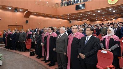 بالصور.. حفل تخرج الدفعة السابعة من الطلاب الوافدين بكلية الطب جامعة المنصورة