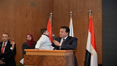 بالصور.. وزير التعليم العالى يفتتح ثلاث وحدات جديدة بمستشفى الأطفال الجامعى  