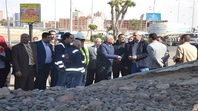 خلال  تفقده الشوارع محافظ السويس يطالب بطلاء عمارات منطقة الزراير