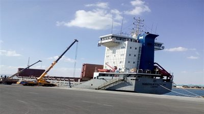 حصيلة حركة الواردات والصادرات اليوم بموانىء البحر الاحمر 321 شاحنة و28 سيارة   