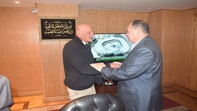 محافظ الفيوم يستقبل مدير البرنامج الأوربي المشترك للتنمية الريفية بمصر