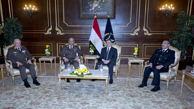 وزير الداخلية يستقبل وزيرا الدفاع والأركان لتقديم التهنئة بعيد الشرطة