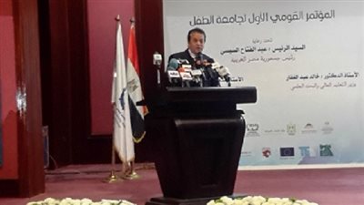 وزير التعليم العالى يتلقى تقريرا حول 