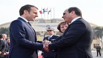 الرئيس السيسي يودع نظيره الفرنسي