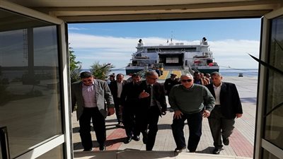 بالصور.. رئيس هيئة موانىء البحر الاحمرفى جولة ميدانية  بميناء الغردقة   