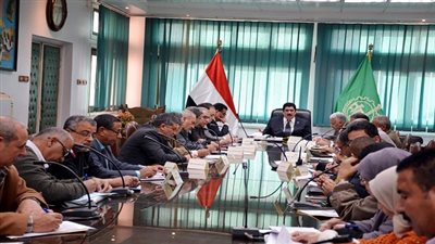 محافظ القليوبية يتابع ويراجع التعاقدات الخاصة بالاصول التي تمتلكها الدولة