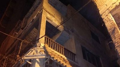 اخلاء عقـار مـن السكان بسبب انهيار جزء من السقف بالبساتين 