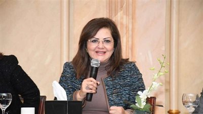 وزيرة التخطيط تتفقد مشروع القري النموذجية خلال جولتها بمحافظة الوادي الجديد