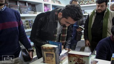 بالصور.. إقبال كثيف على رواية 