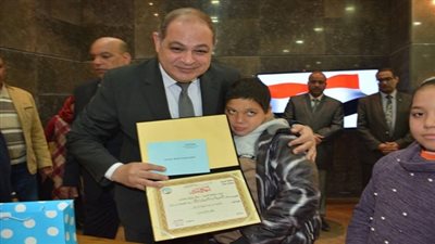 بالصور.. تكريم 52 طالبا وطالبة من ابناء شهداء الشرطة بالغربية