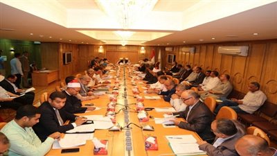 محافظ قنا يعقد اجتماع المجلس التنفيذي للمحافظة