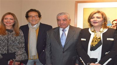 بالصور.. السفير السعودي ومجموعة من الفنانين بمعرض الفنان فاروق حسنى