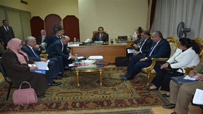 نائب الوزير لشئون المعلمين يناقش آليات تنفيذ مسابقة التعاقدات المؤقتة للمعلمين مع مديري المديريات
