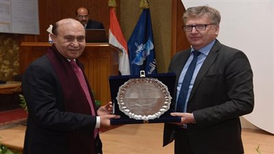 الفريق مهاب مميش يستقبل سفراء دول الاتحاد الأوروبي لعرض مخططات التنمية والفرص الاستثمارية في منطقة القناة